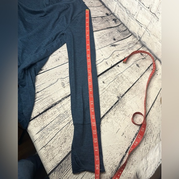 Athleta Long Sleeve Shirt Blue Round Neck Athletic Fit Soft Workout Women's Med - Picture 10 of 12